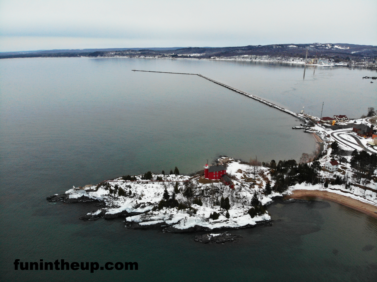 marquette, lighthouse, upper peninsula, winter wonderland, snowfall, winter